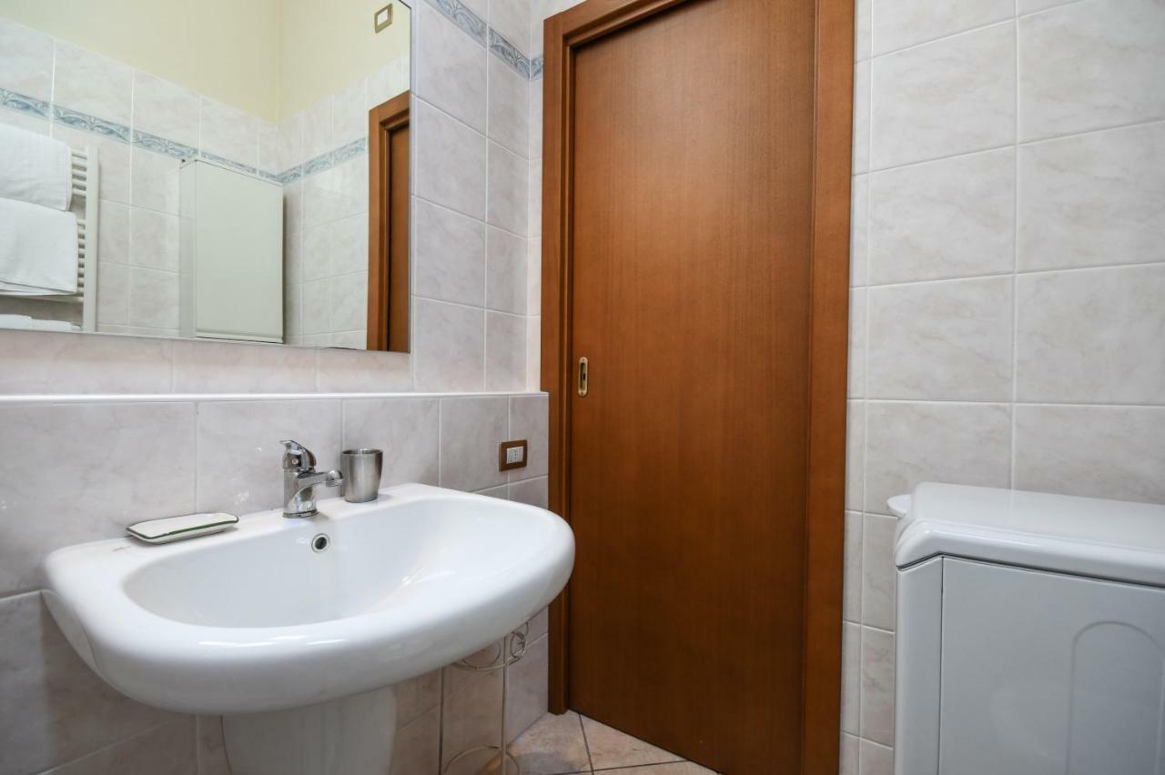 Catullo Apartments Сирмионе Экстерьер фото